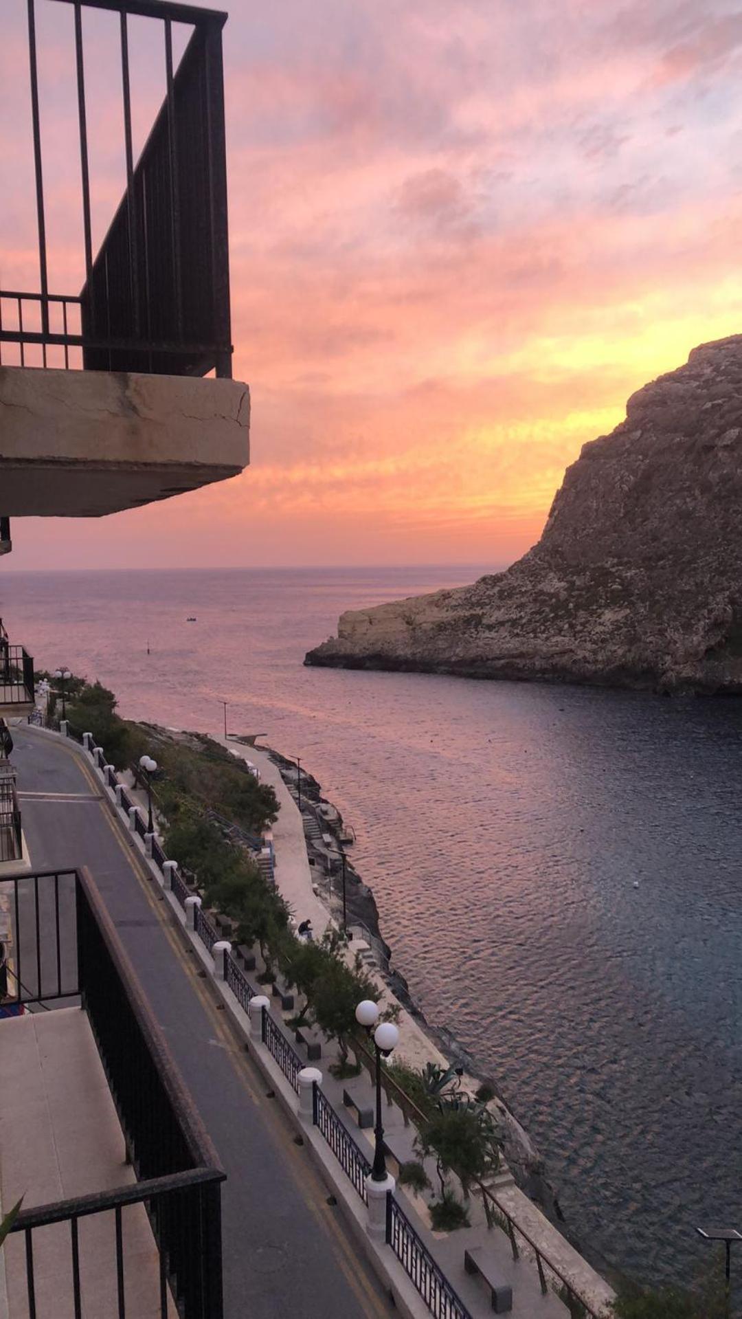 Seafront Apartment With Amazing Sunset View Xlendi Exterior foto